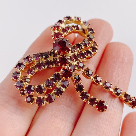 VTG 1960s Brooch Red Glass Rhinestone Bow Mid Century Gold Tone Pin Sparkly - Picture 7 of 11